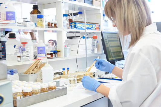 Thinking Of Buying Medical Grade Manuka Honey? Read This First…