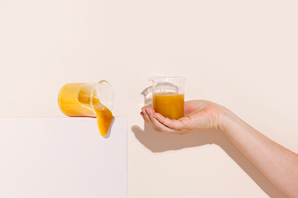 Manuka Honey Colour Explained: Why Every Jar Looks Different — featured image for the New Zealand Honey Co. Manuka honey blog